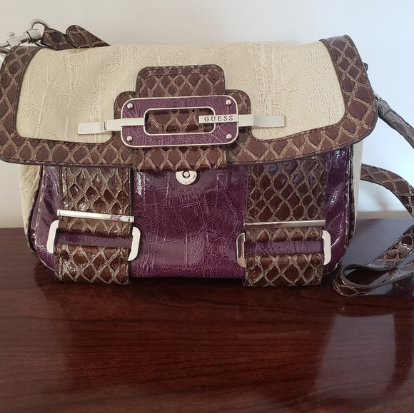 Guess Purse - Picture 1 of 4